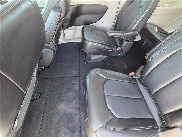 Used 2024 Chrysler Pacifica Touring-L FWD image 17