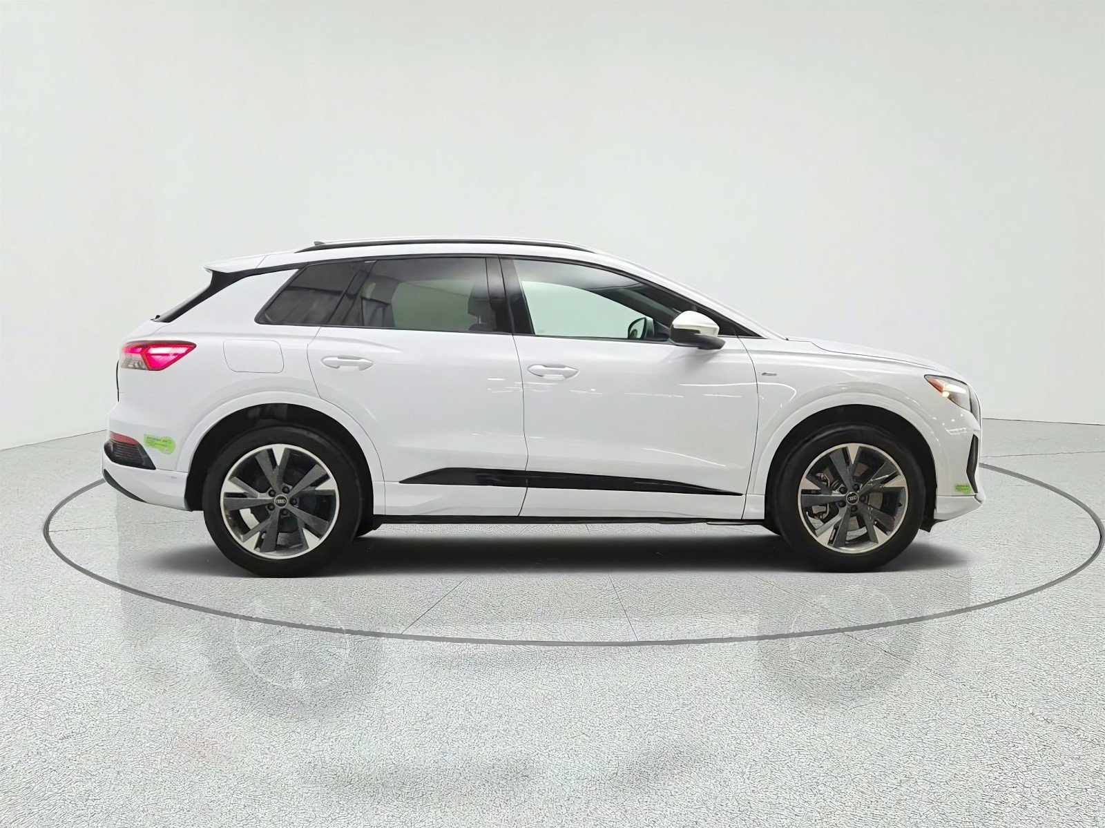 Used 2023 Audi Q4 e-tron Premium Plus w/ Premium Plus AWD/4WD image 4