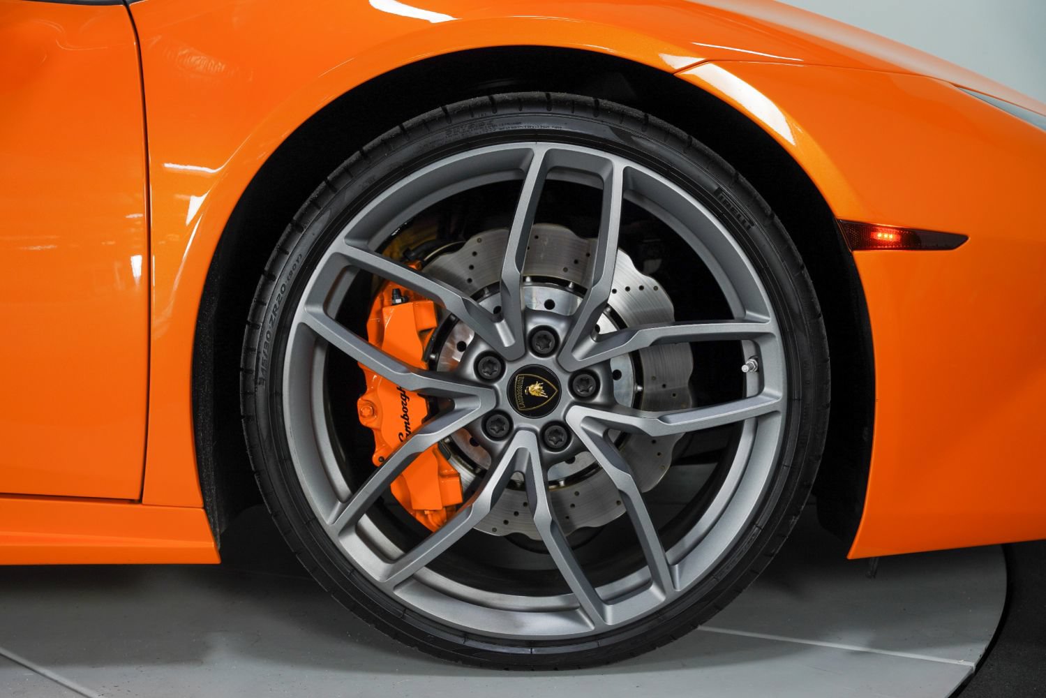 Used 2017 Lamborghini Huracan LP 580-2 RWD image 23