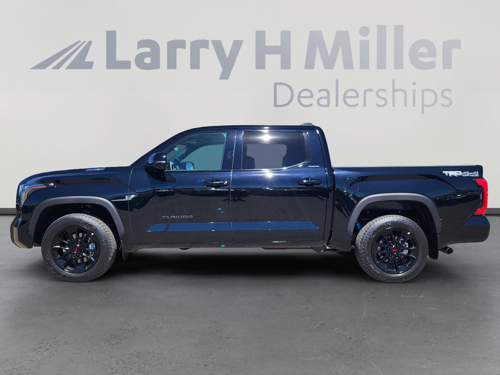 Used 2026 Toyota Tundra Limited w/ TRD Off-Road Package image 7