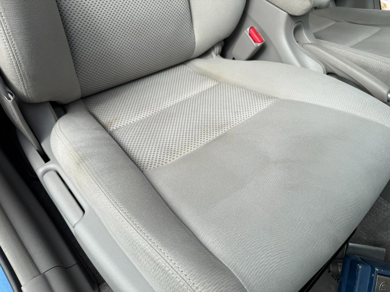 Used 2011 Honda Insight LX image 25