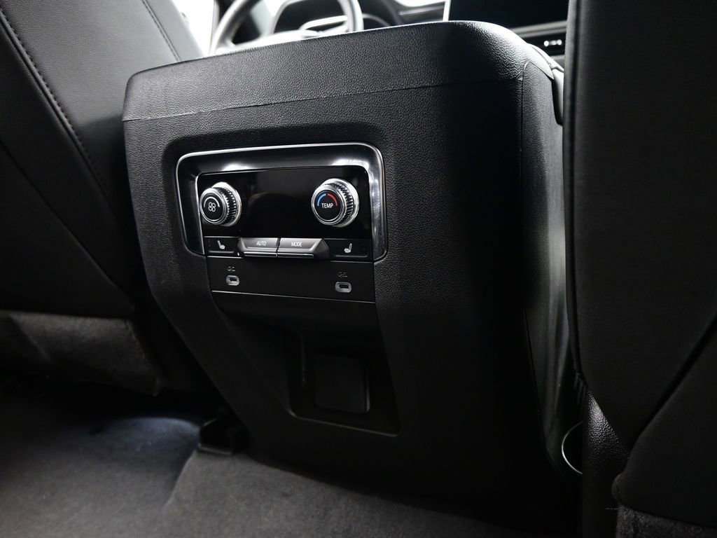 Used 2024 GMC Yukon XL AT4 w/ Technology Package image 40