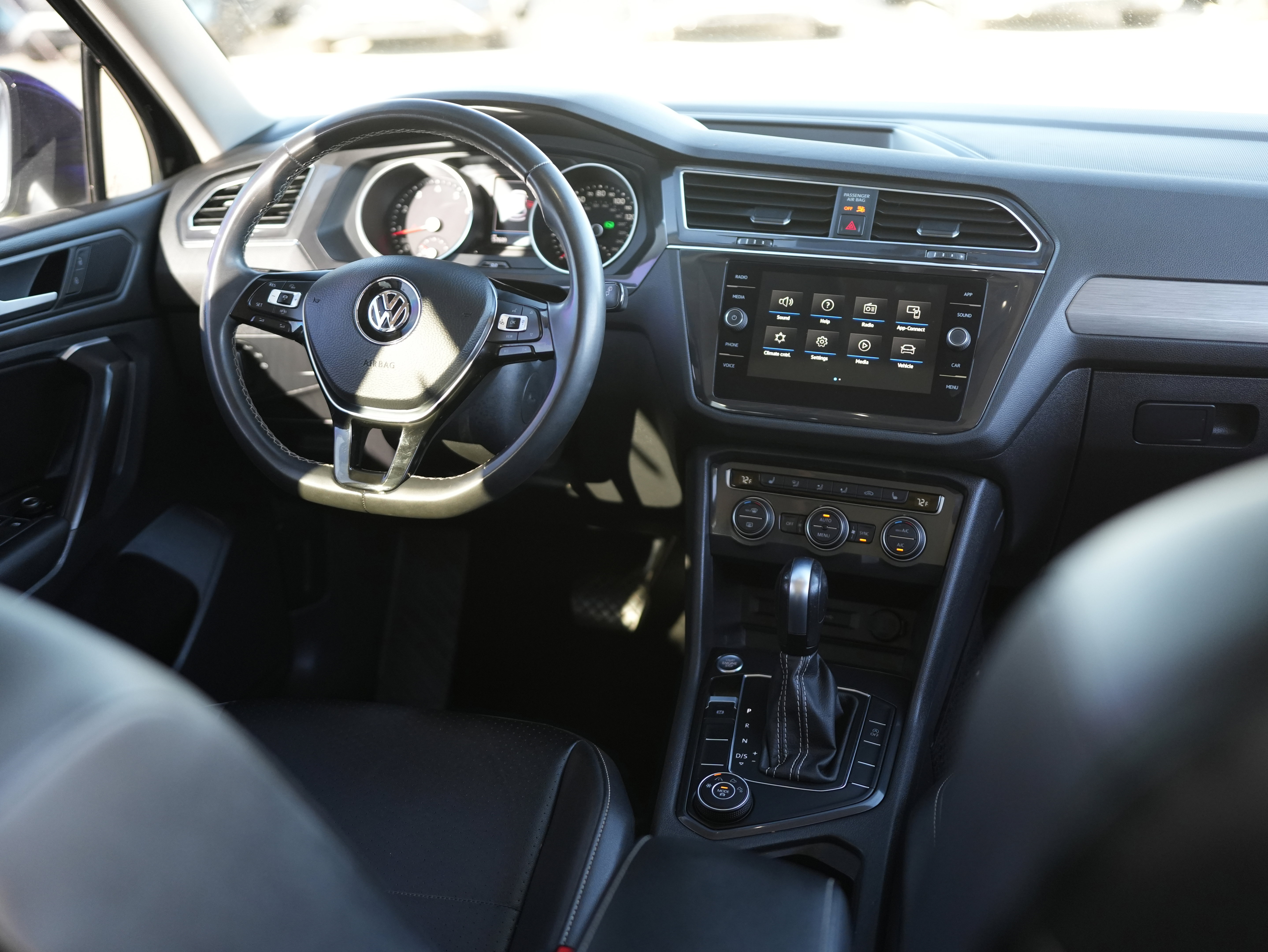 Used 2021 Volkswagen Tiguan SE w/ Panoramic Sunroof Package image 26