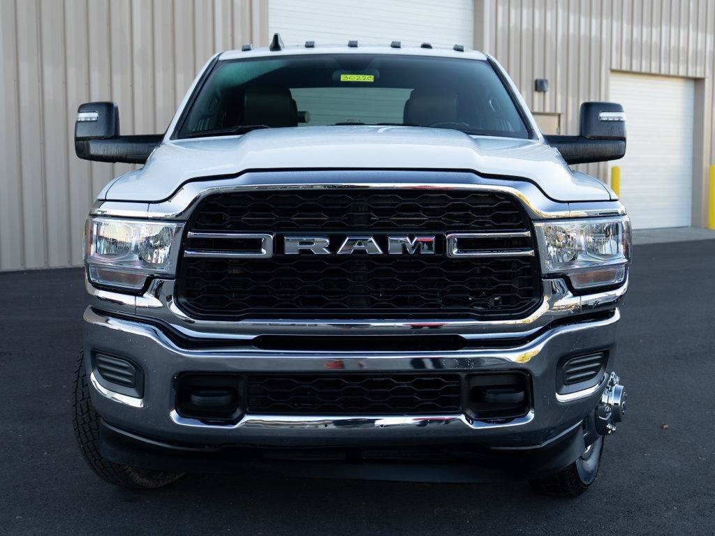 Used 2024 RAM 3500 Tradesman w/ Chrome Appearance Group AWD/4WD image 7