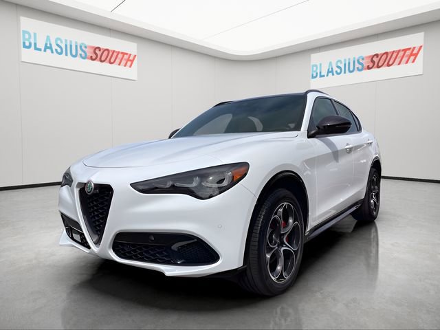 Used 2024 Alfa Romeo Stelvio Veloce image 7