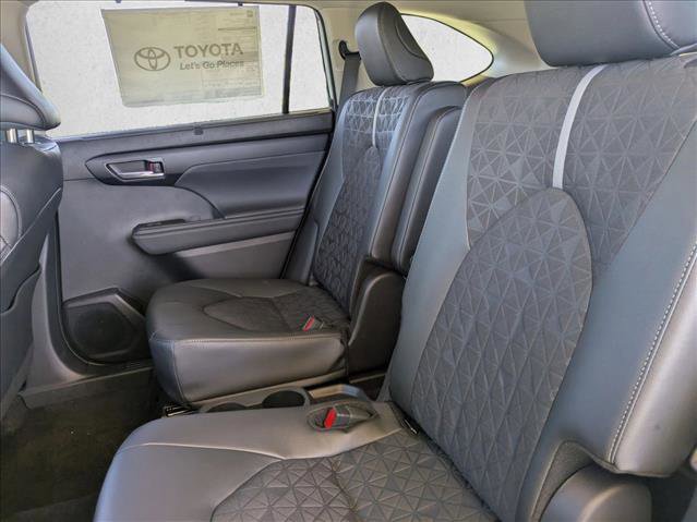 New 2025 Toyota Highlander XLE image 16