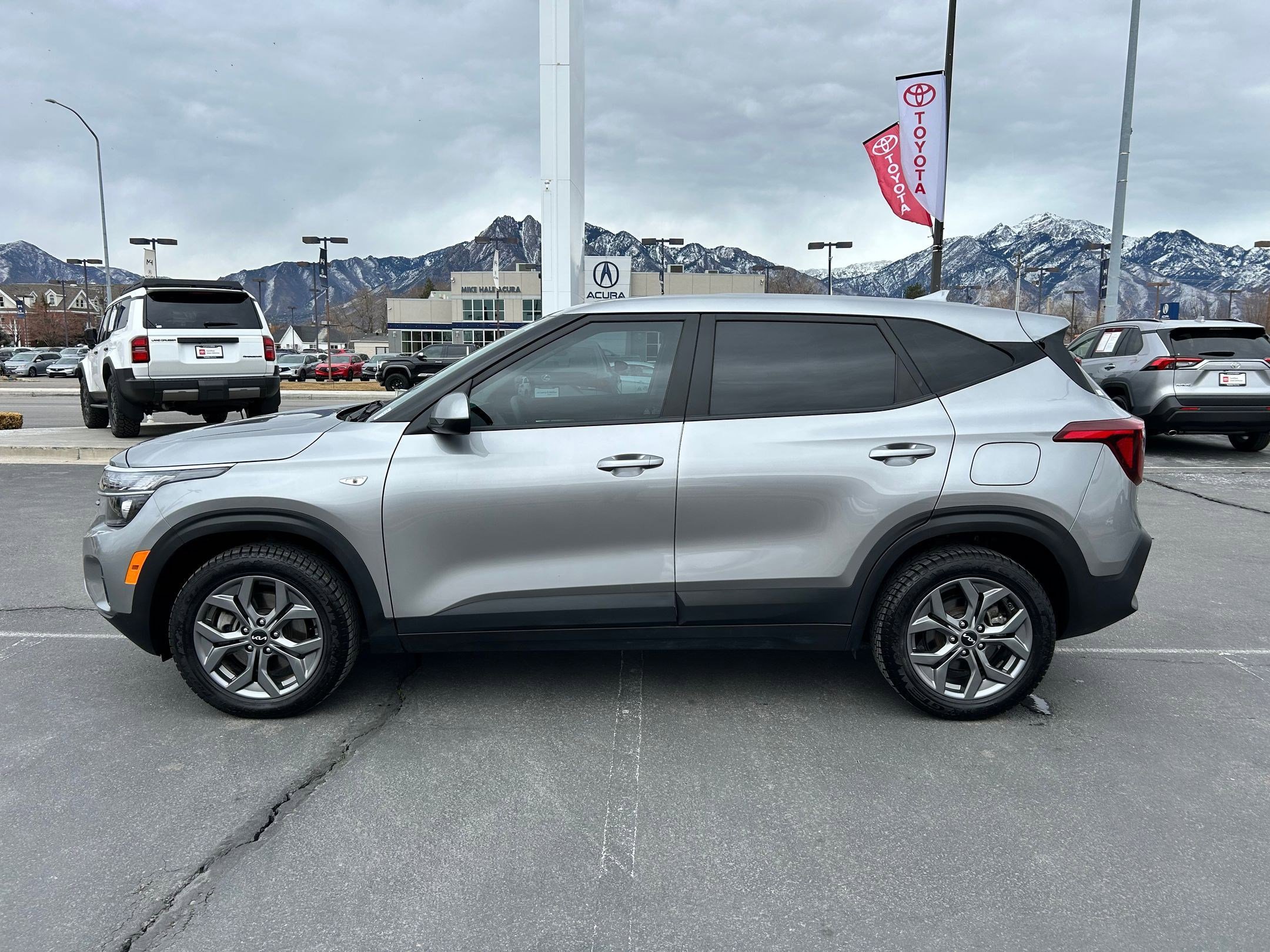 Used 2024 Kia Seltos LX image 2