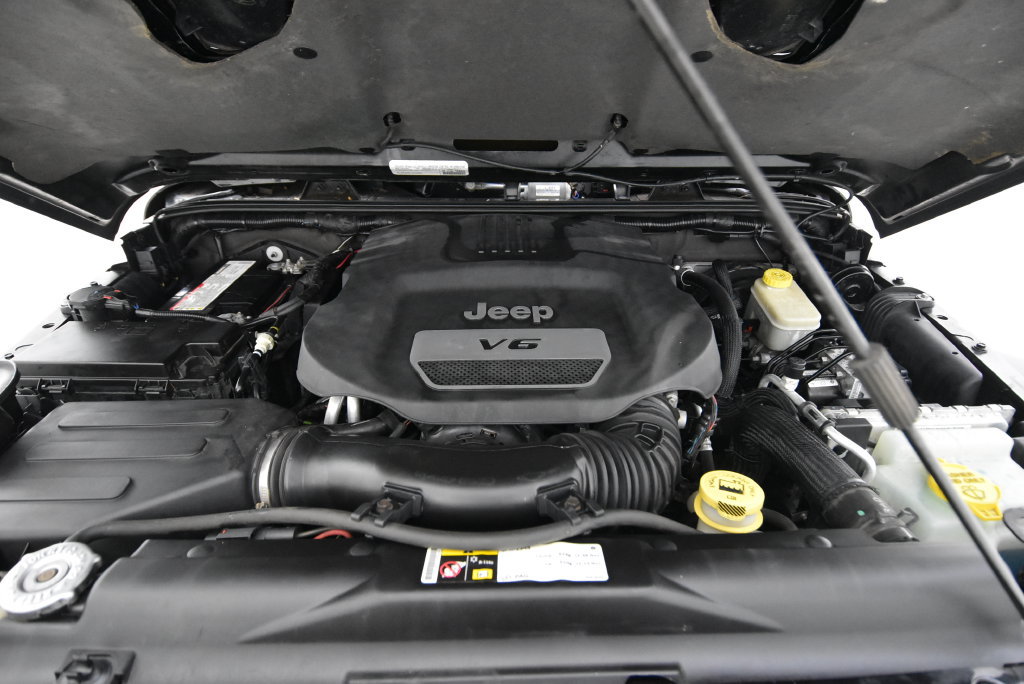 Used 2015 Jeep Wrangler Unlimited Rubicon AWD/4WD image 36