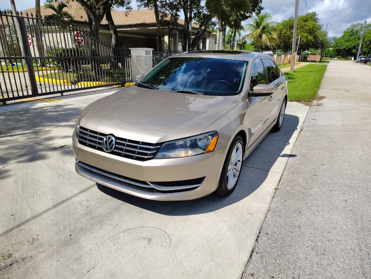 Used 2015 Volkswagen Passat TDI SE image 3