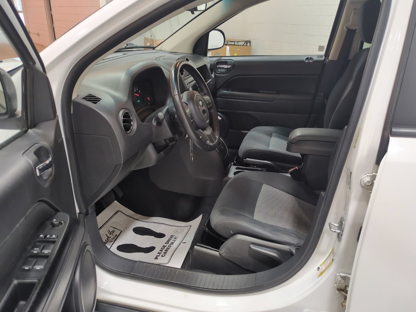 Used 2011 Jeep Compass Latitude AWD/4WD image 15