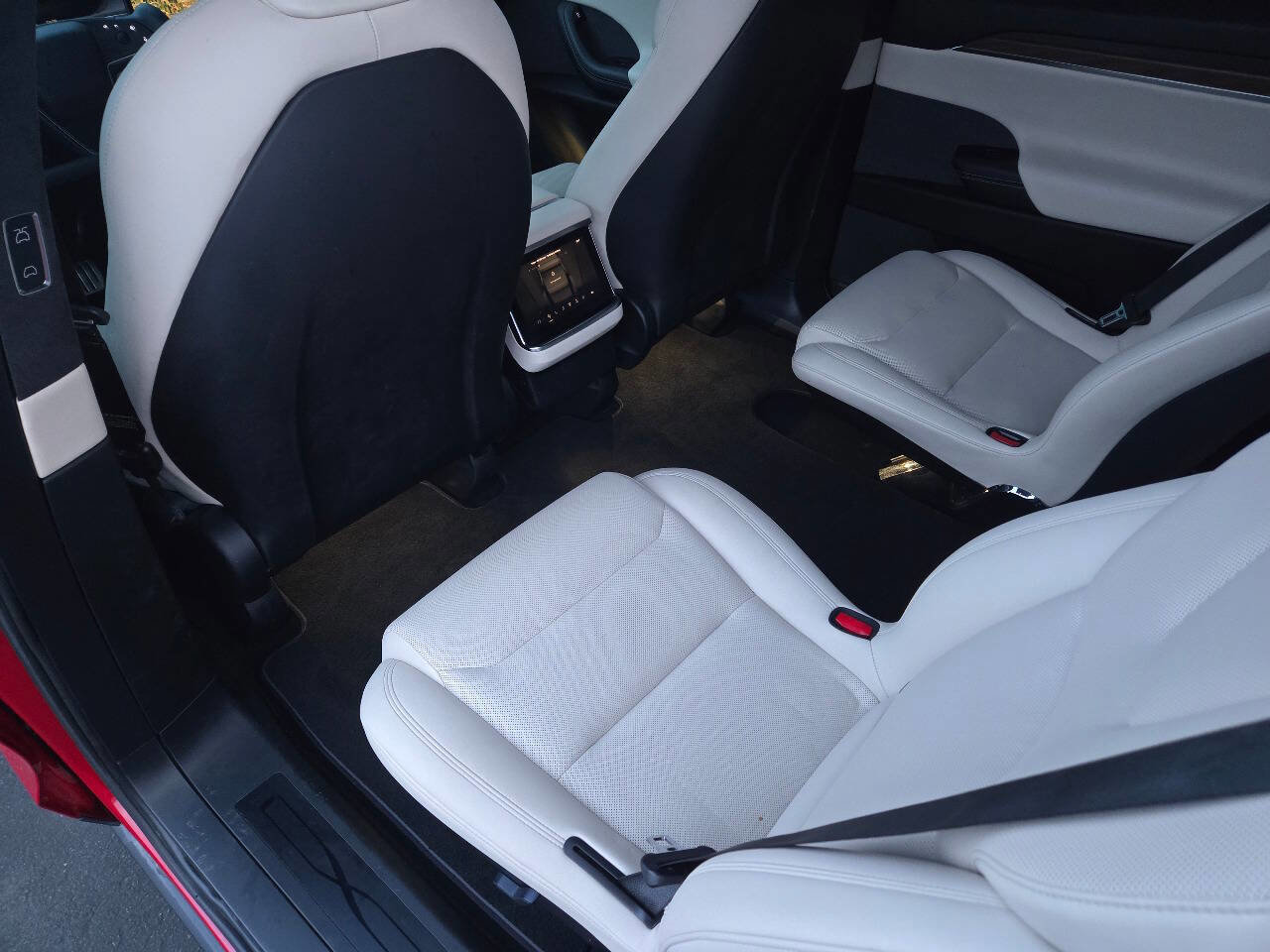 Used 2022 Tesla Model X image 23