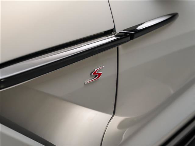 New 2026 Aston Martin DBX S AWD/4WD image 18