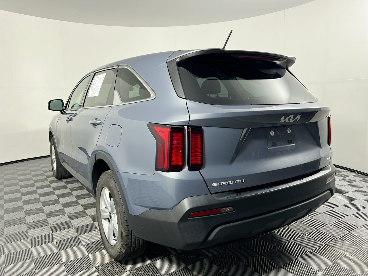 Certified 2023 Kia Sorento LX AWD/4WD image 5