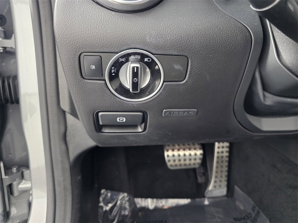 Used 2015 Mercedes-Benz SLK 250 image 23