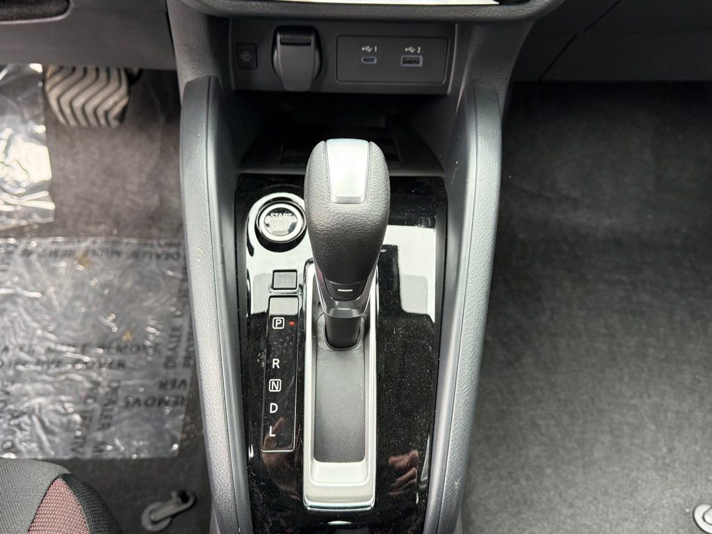 New 2025 Nissan Versa SR w/ Trunk Package FWD image 18