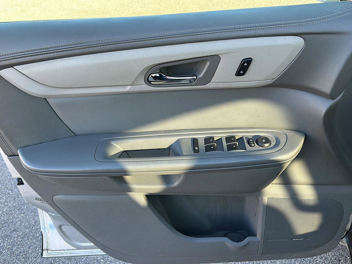 Used 2015 Chevrolet Traverse LT image 9