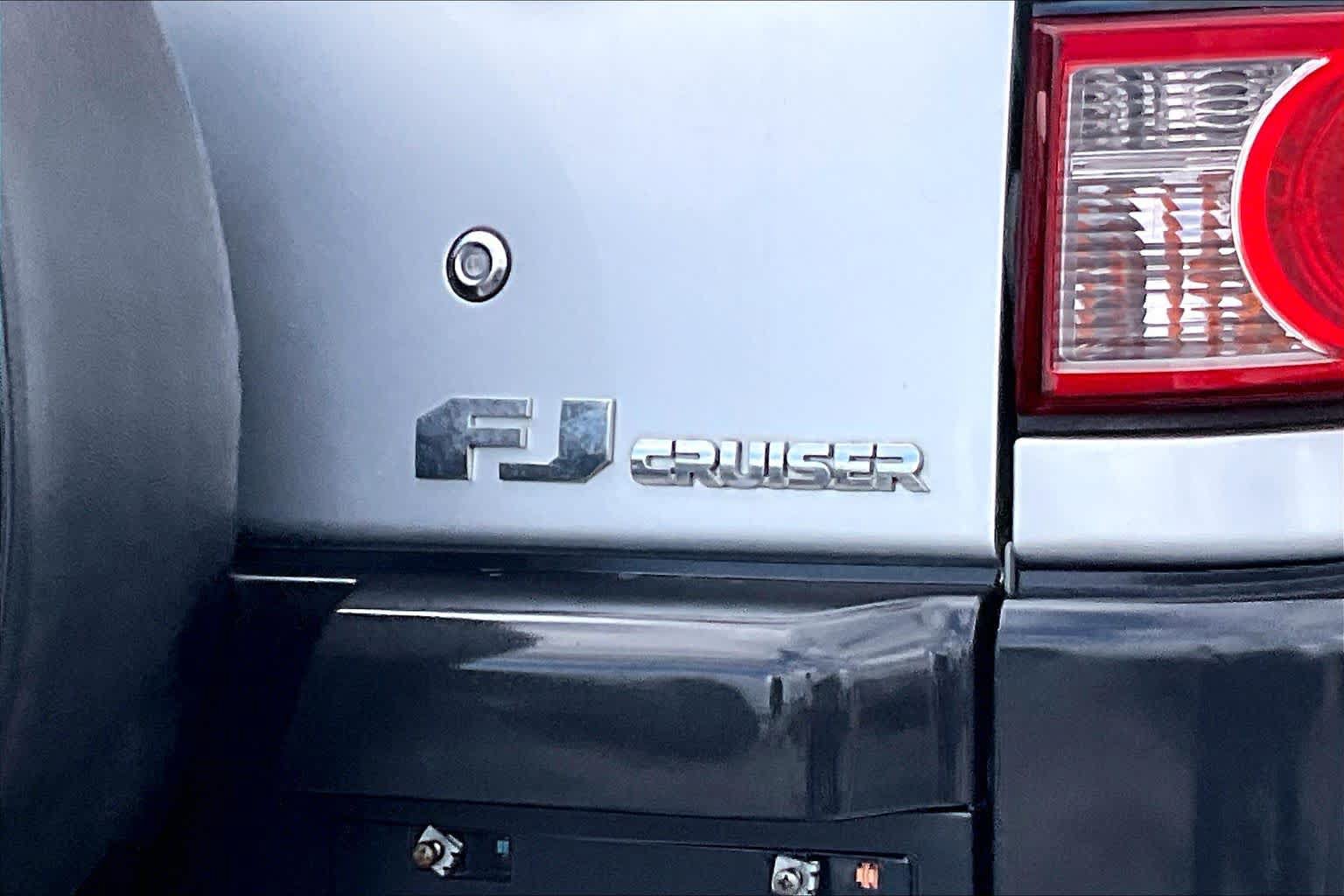 Used 2008 Toyota FJ Cruiser 2WD w/ Upgrade Pkg 2 image 24