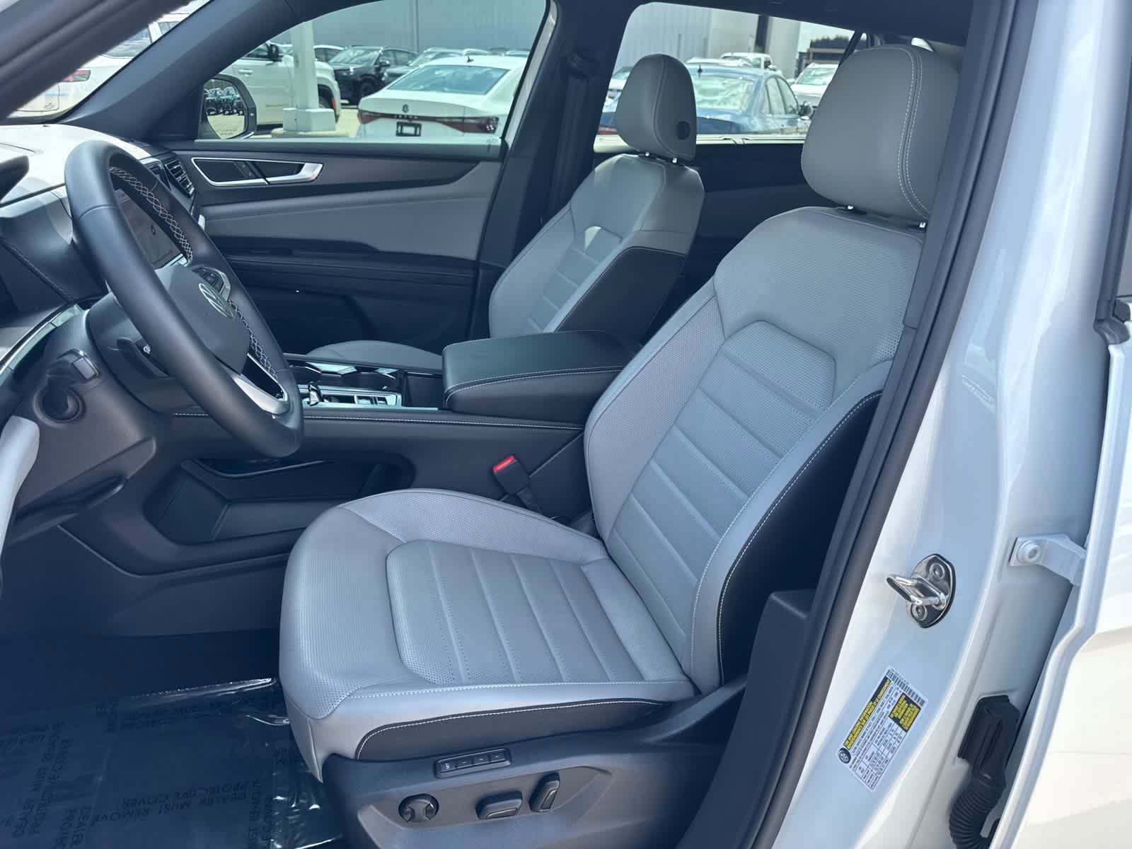 Used 2025 Volkswagen Atlas Cross Sport SEL AWD/4WD image 11