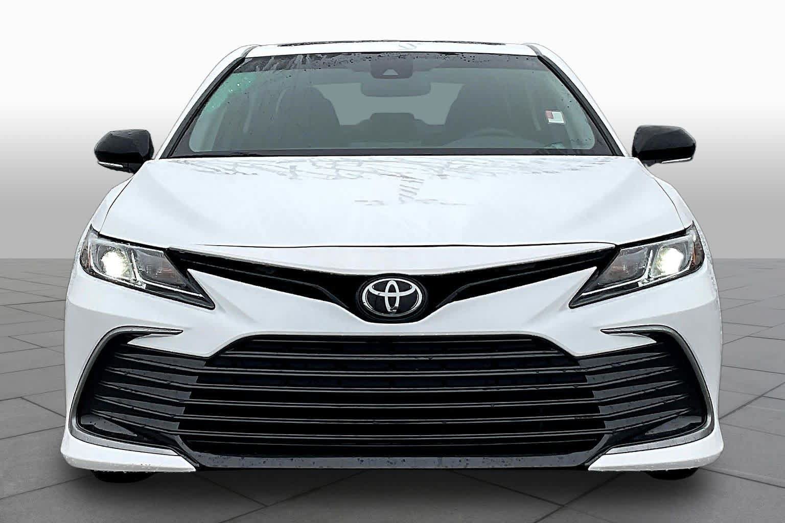 Used 2024 Toyota Camry LE w/ Convenience Package FWD image 4
