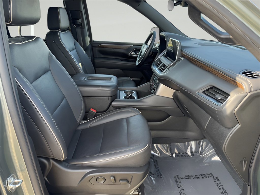 Used 2023 Chevrolet Suburban Premier image 28