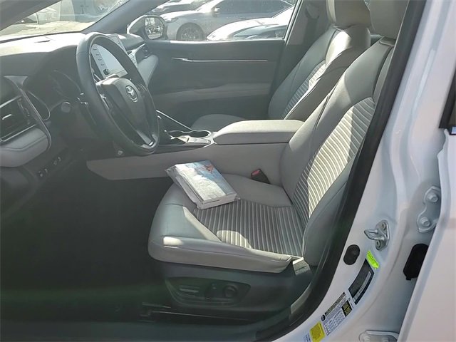 Used 2024 Toyota Camry SE image 10