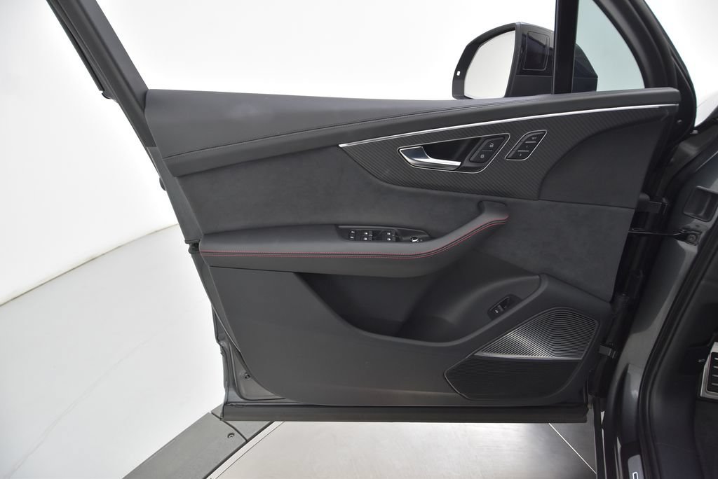 Used 2025 Audi SQ7 Prestige AWD/4WD image 46