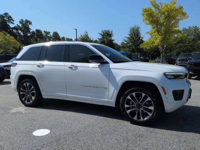Certified 2022 Jeep Grand Cherokee Overland AWD/4WD image 2