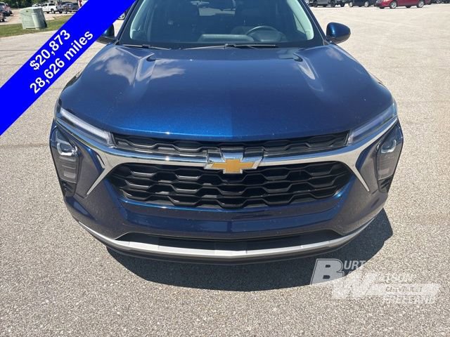 Used 2024 Chevrolet Trax LT w/ Sunroof Package FWD image 9
