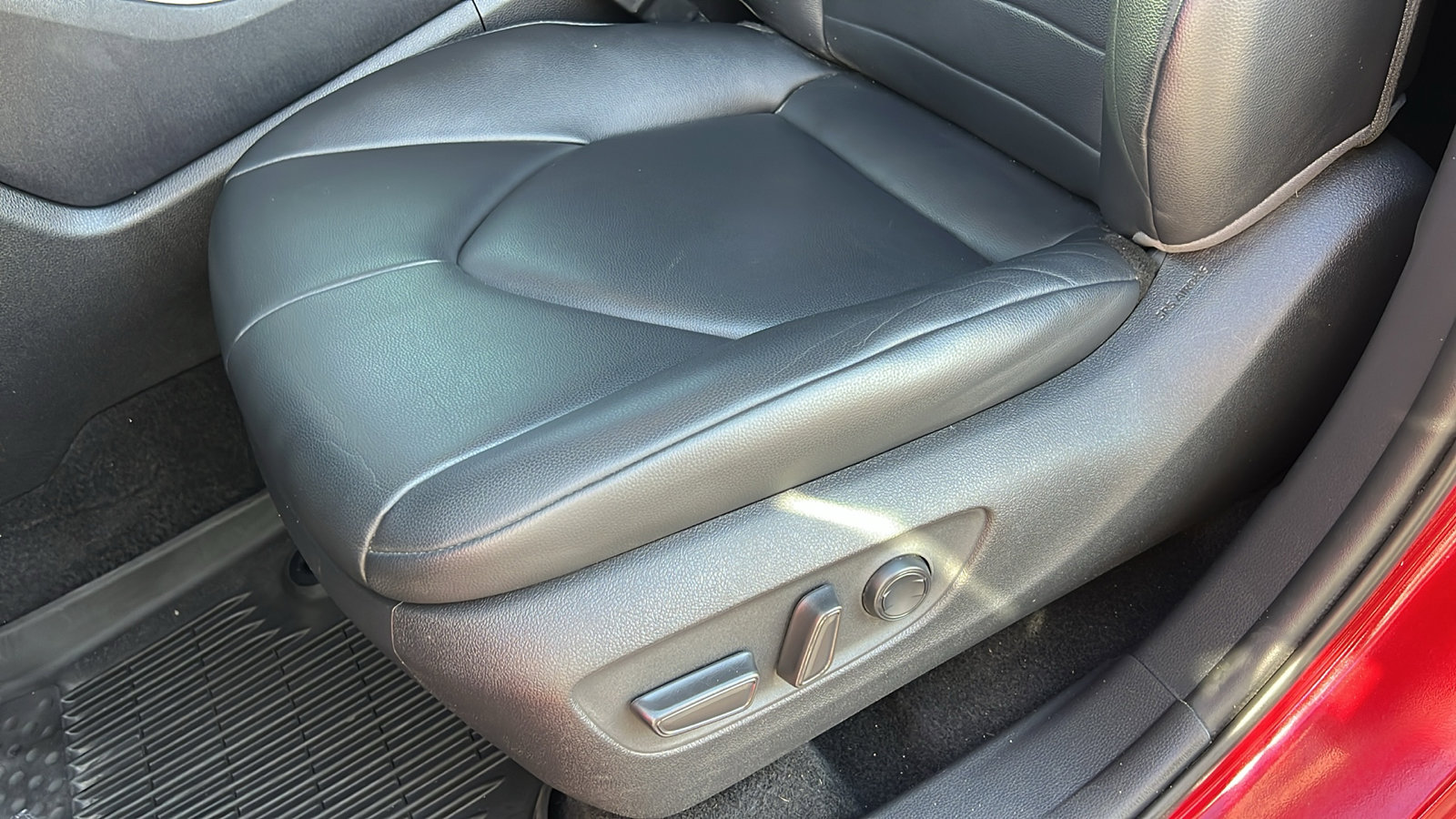 Used 2020 Toyota Highlander XLE image 18