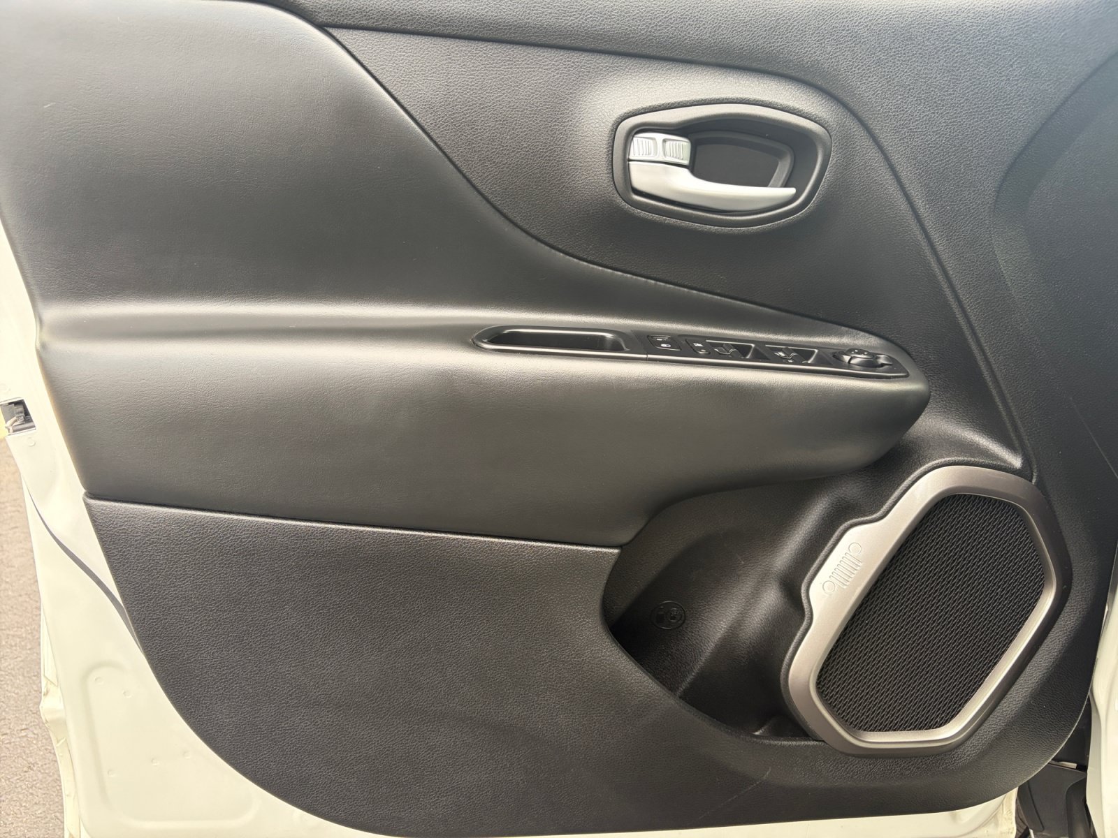 Used 2019 Jeep Renegade Limited AWD/4WD image 14