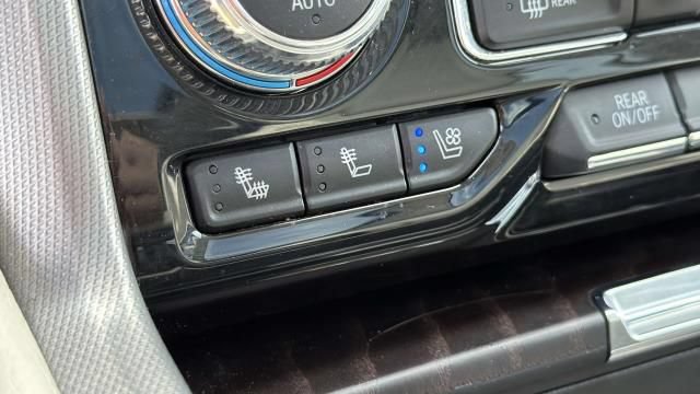 Used 2023 GMC Yukon Denali w/ Advanced Technology Package AWD/4WD image 22