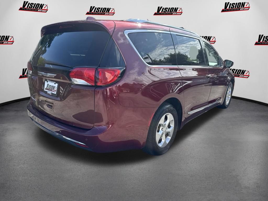 Used 2017 Chrysler Pacifica Touring-L Plus w/ Advanced Safetytec Group FWD image 5