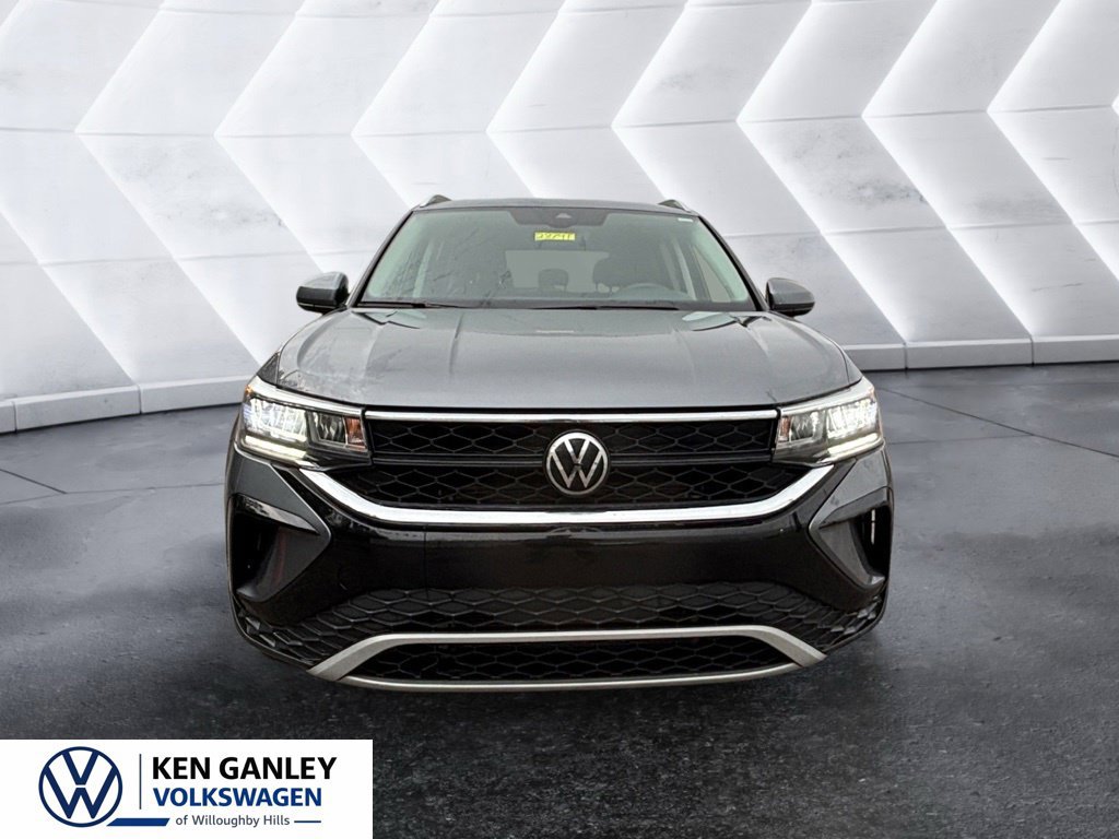 Used 2023 Volkswagen Taos SE AWD/4WD image 2