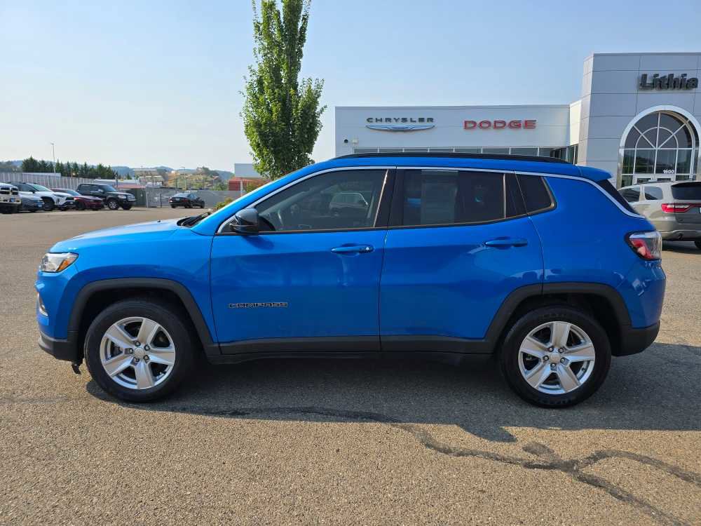 Used 2022 Jeep Compass Latitude w/ Convenience Group image 2