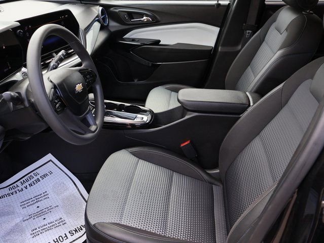 Certified 2025 Chevrolet Trax LT image 40