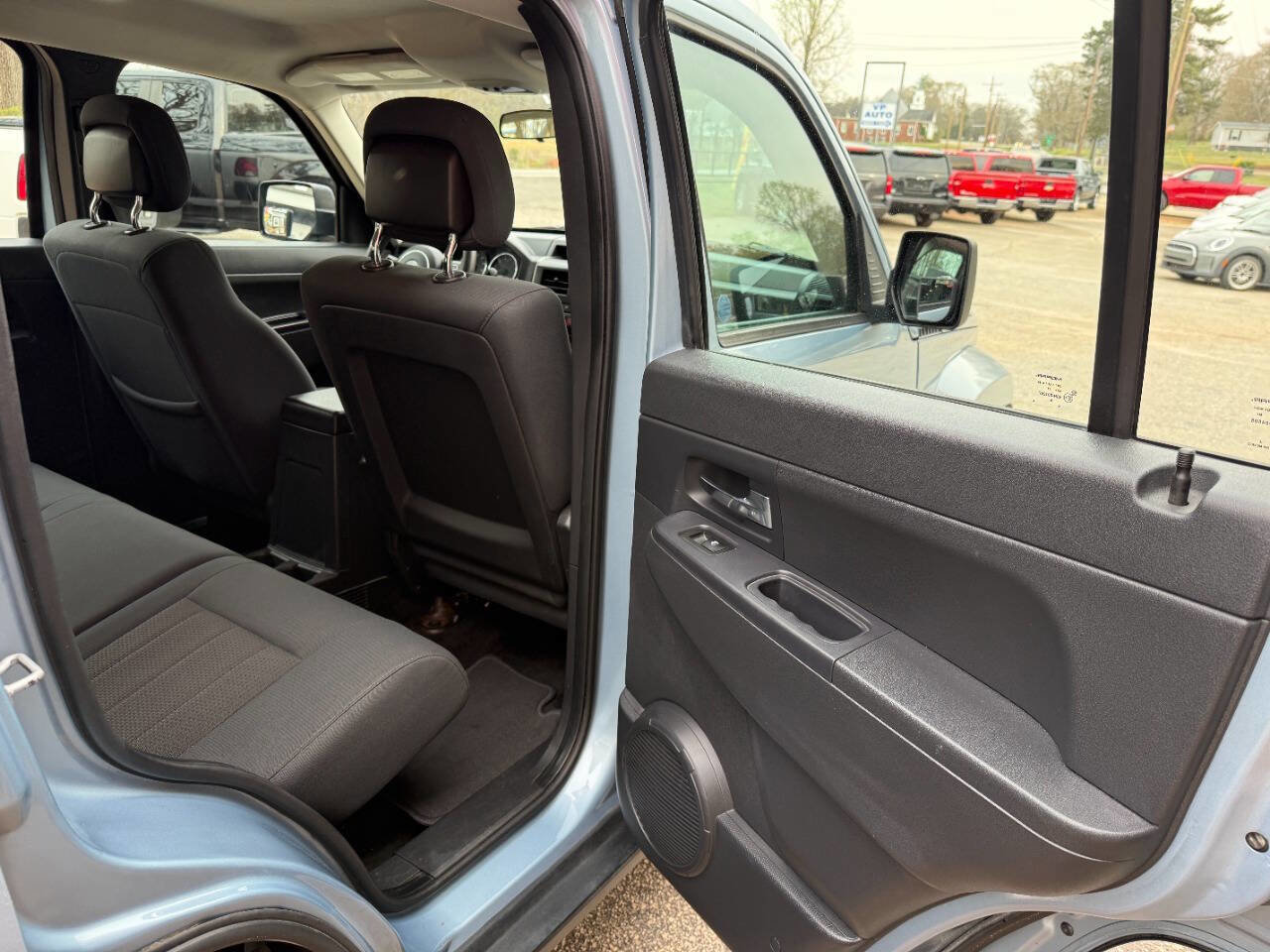 Used 2012 Jeep Liberty Sport image 17