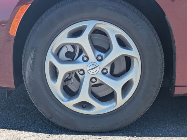 Used 2022 Chrysler Pacifica Limited w/ Uconnect Theater Family Group AWD/4WD image 9