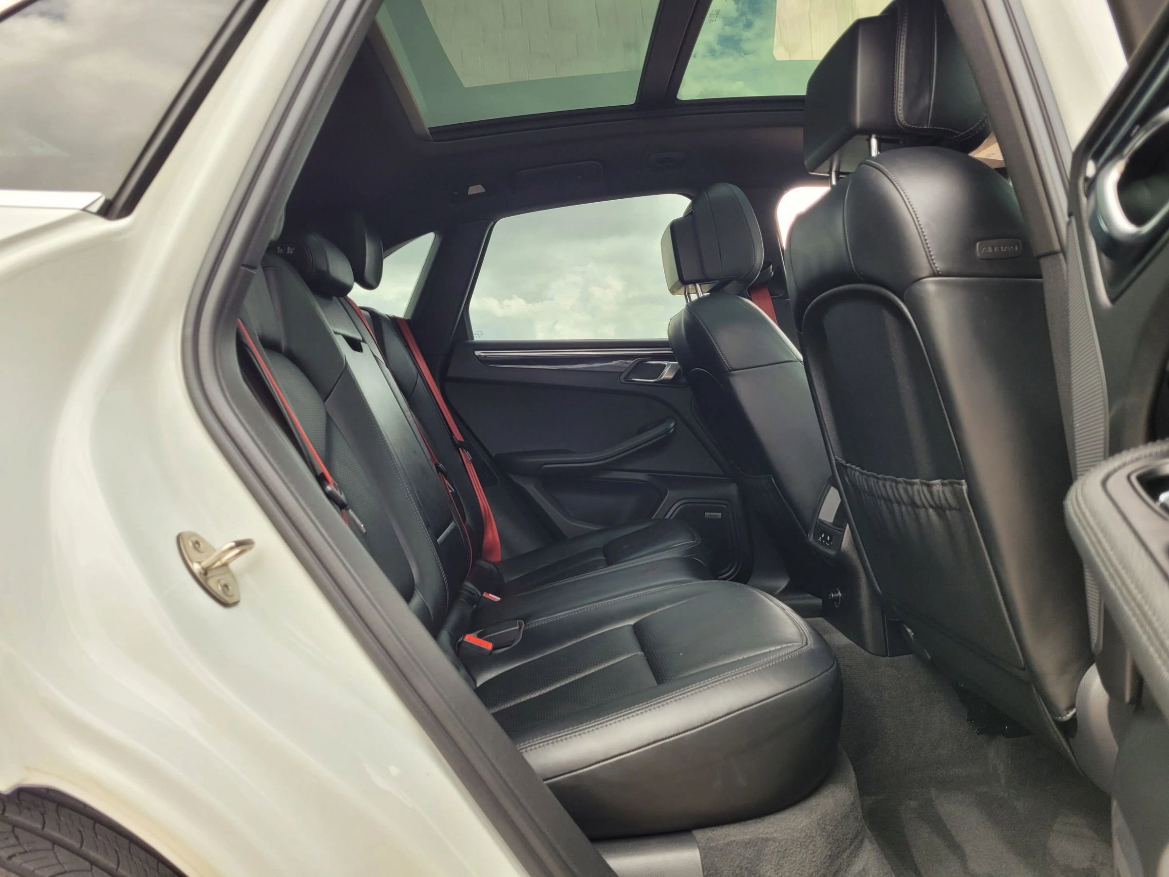 Used 2015 Porsche Macan S image 41