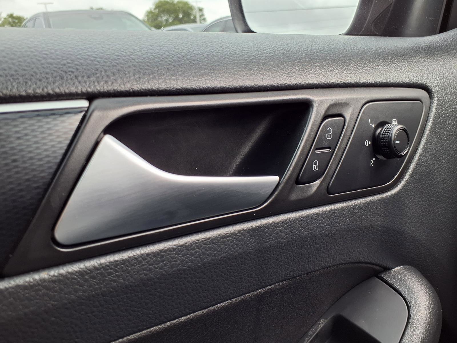 Used 2015 Volkswagen Jetta Sport FWD image 9
