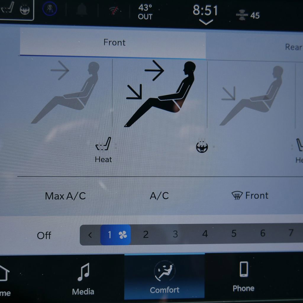 New 2026 Chrysler Pacifica Select image 40