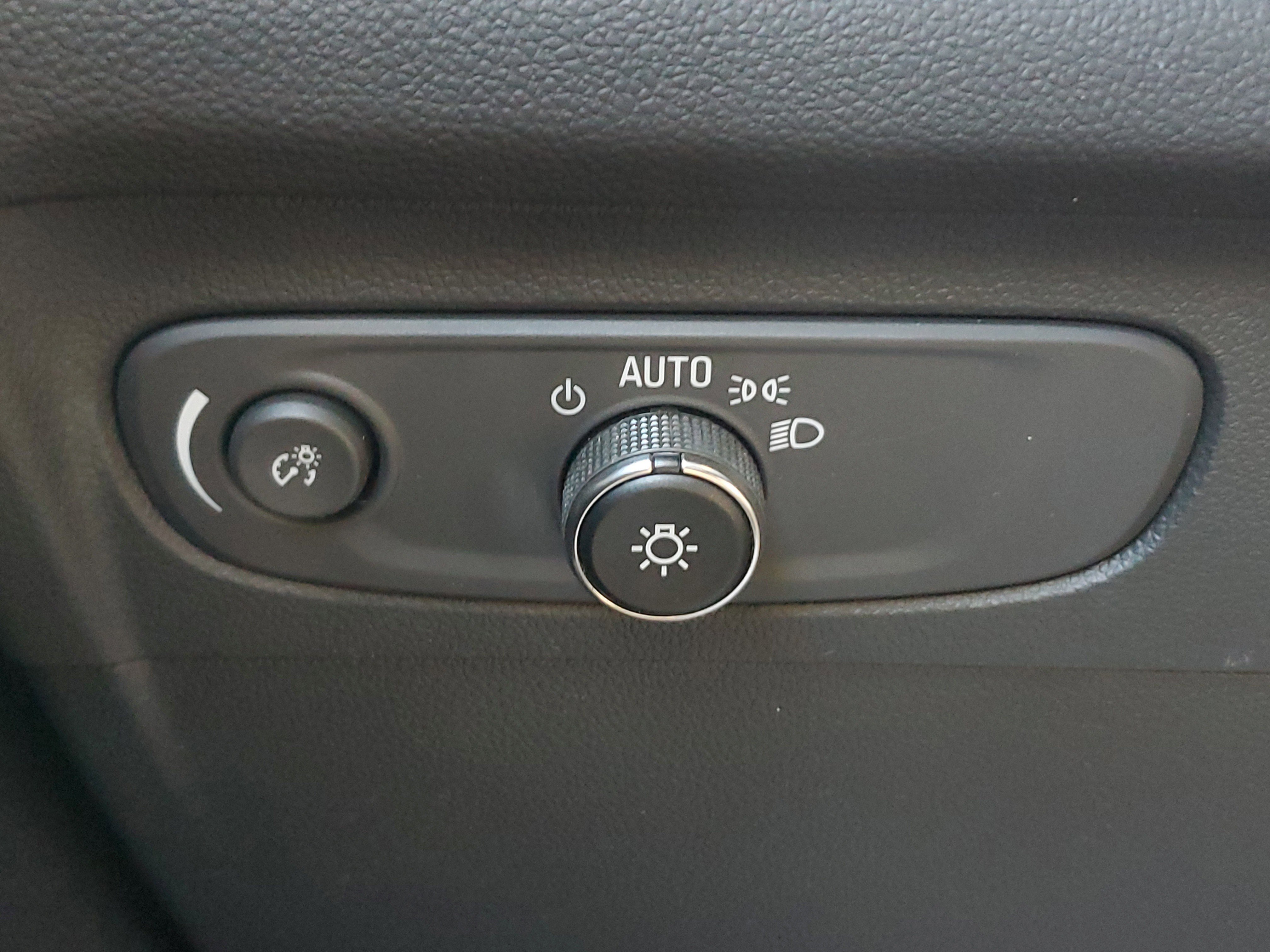 Used 2023 Buick Envision Essence w/ Sport Touring Package image 35