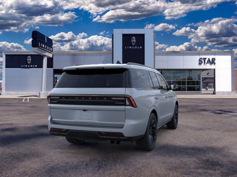 New 2026 Lincoln Navigator Reserve w/ Jet Appearance Package AWD/4WD image 8