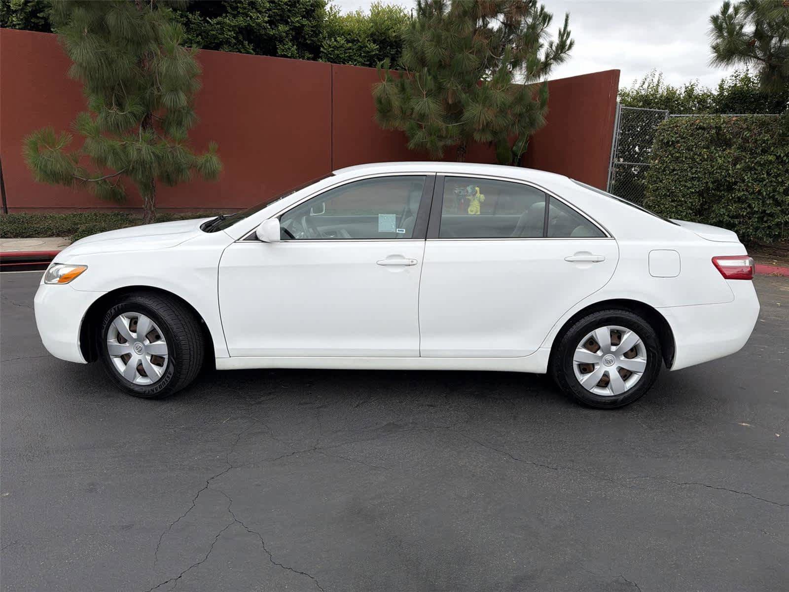 Used 2009 Toyota Camry LE FWD image 3
