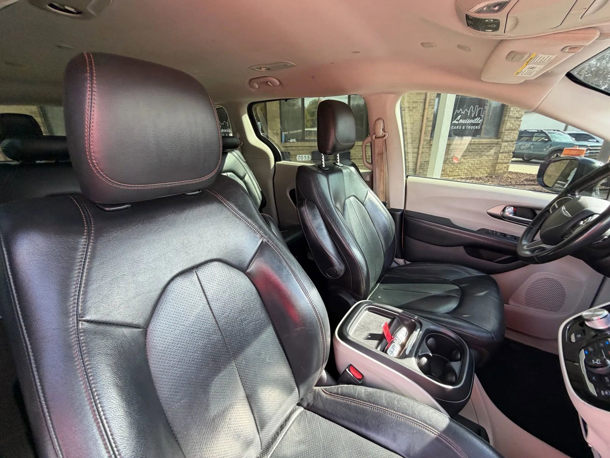 Used 2020 Chrysler Pacifica Touring-L image 13