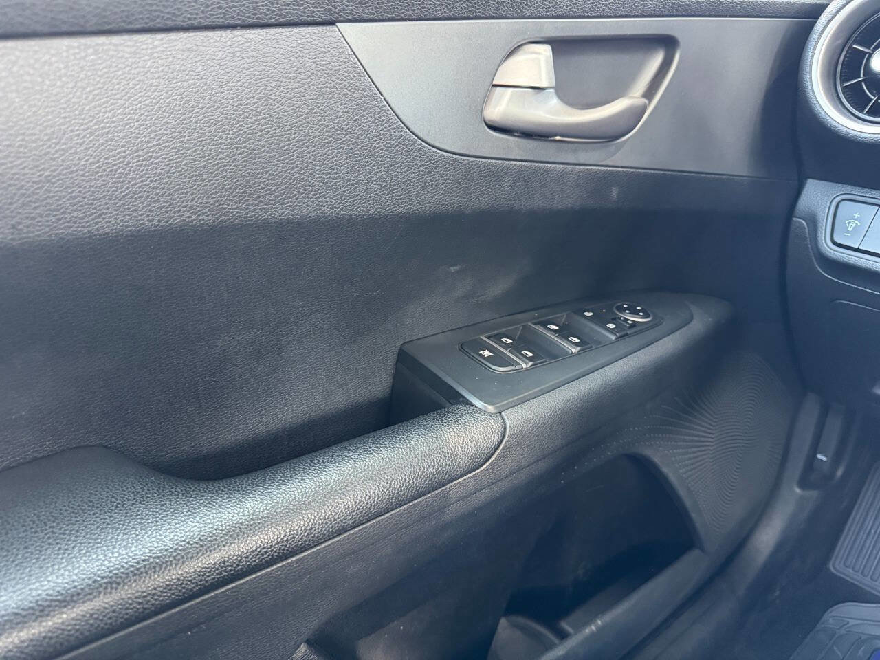 Used 2021 Kia Forte LXS FWD image 17