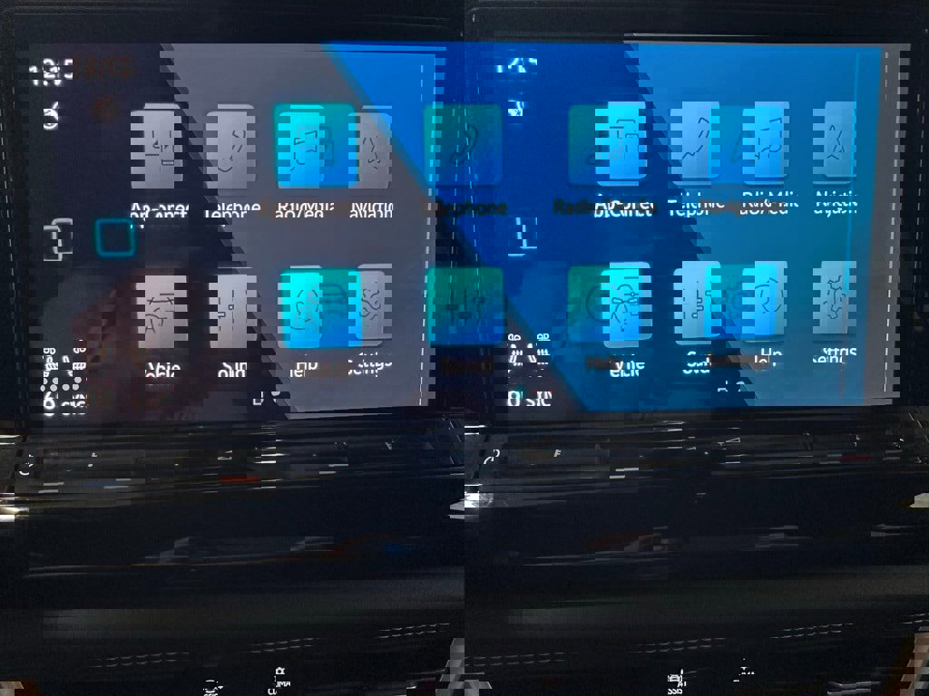 Used 2025 Volkswagen Atlas Cross Sport SE image 27