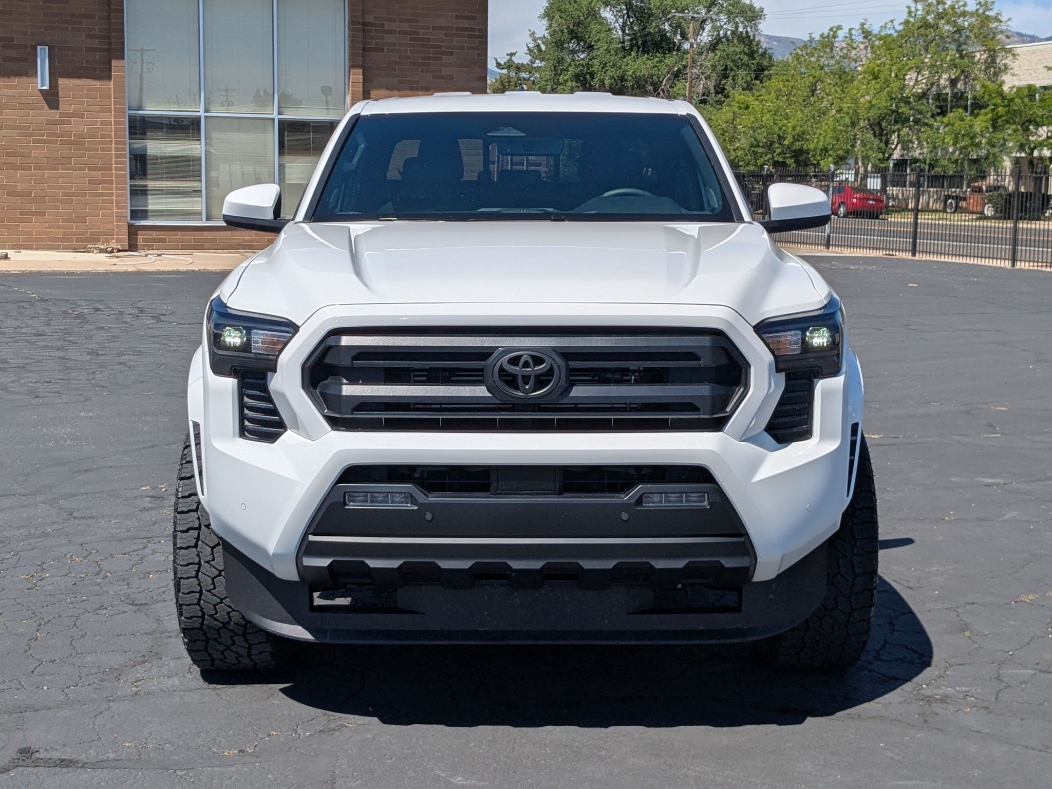 Used 2025 Toyota Tacoma SR5 AWD/4WD image 11