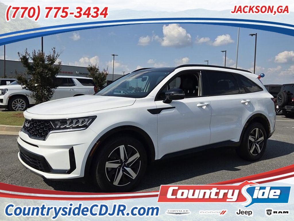 Used 2023 Kia Sorento S w/ Panoramic Sunroof Package