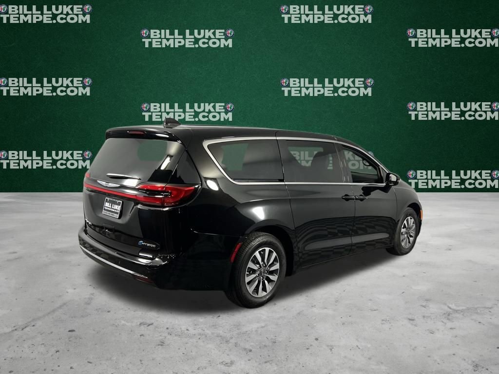 Used 2025 Chrysler Pacifica Select image 8