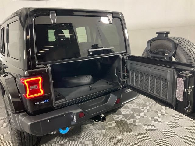 Used 2022 Jeep Wrangler Unlimited Sahara w/ Cold Weather Group AWD/4WD image 28
